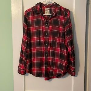 American Eagle Women’s Super Soft Flannel button up shirt!